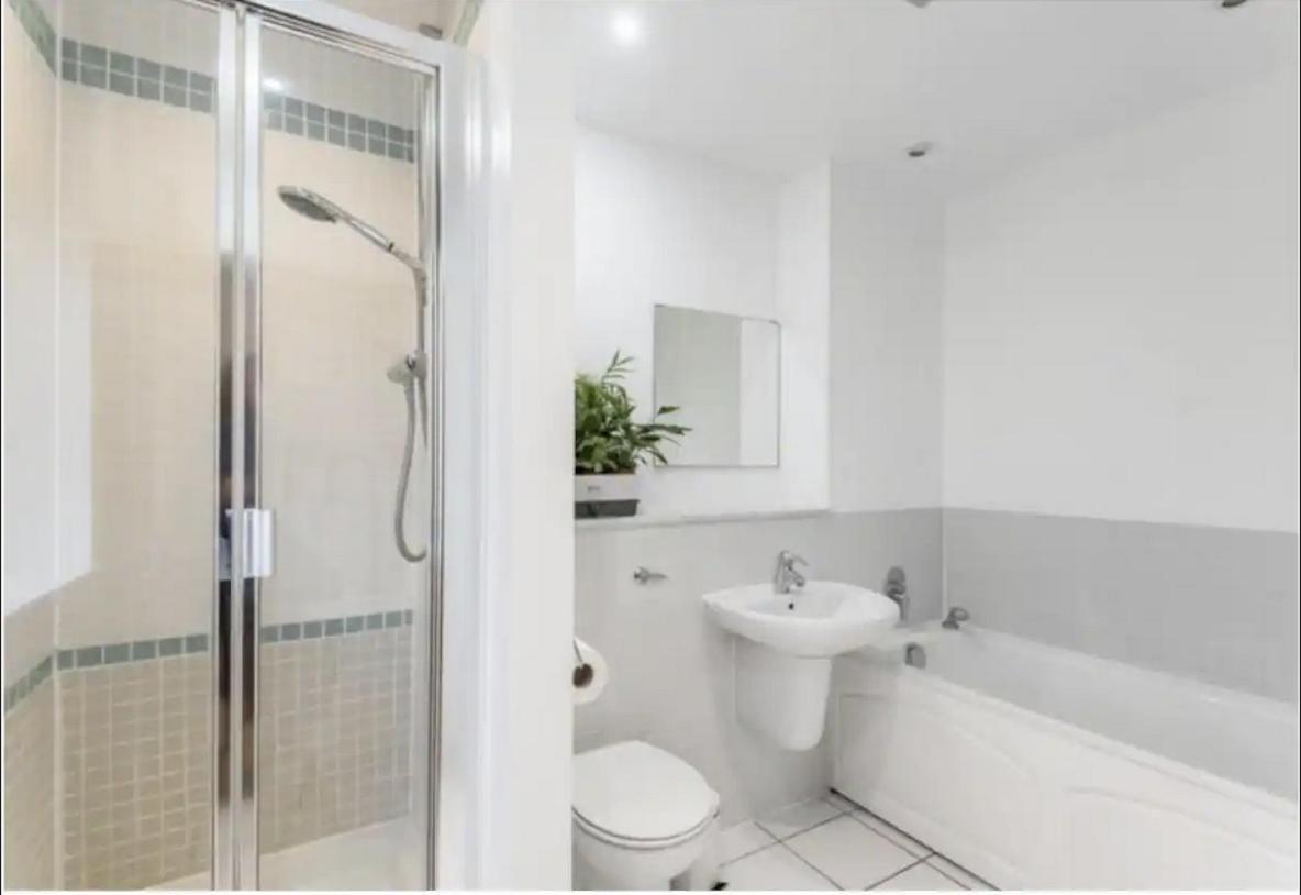 Spacious, Bright And Modern Flat In Holloway Londra Esterno foto